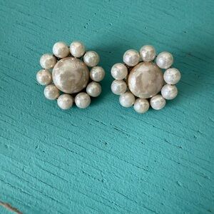 Vintage Faux Pearl‎ Clip-On Earrings – Classic Floral Cluster Design